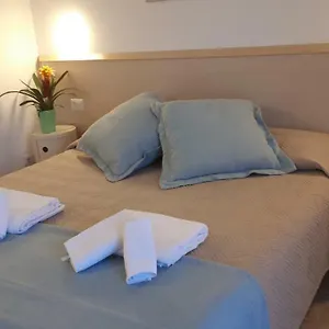 holidayfever.hotelsalgherosardinia.com/